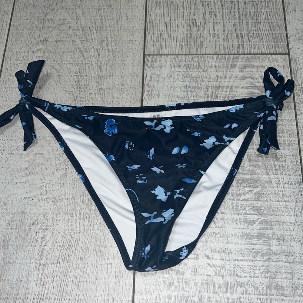 Women’s bikini bottoms